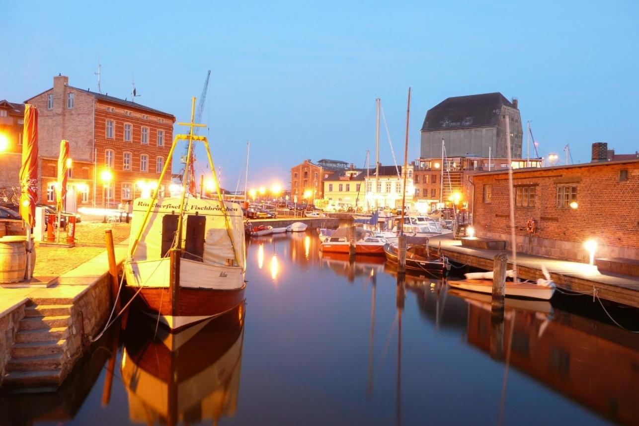 Pension Altstadt Moench In Top Lage Preis Inclusive 5 Prozent Bettensteuer Und Fruehstueck Stralsund Exterior photo